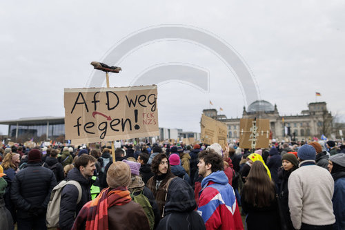 Wir sind die Brandmauer Demo