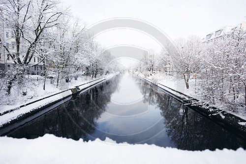 Verschneiter Landwehrkanal