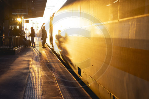 Bahn im Sonnenuntergang