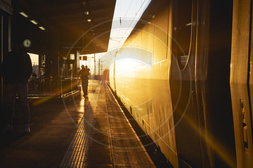 Bahn im Sonnenuntergang