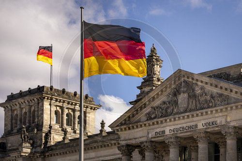 Flaggen auf dem Reichstagsgebaeude