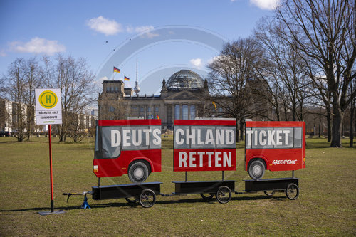 Greenpeace Aktion zum Deutschlandticket