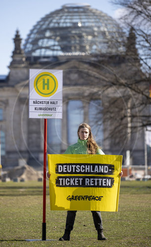 Greenpeace Aktion zum Deutschlandticket