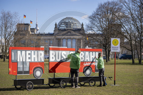 Greenpeace Aktion zum Deutschlandticket