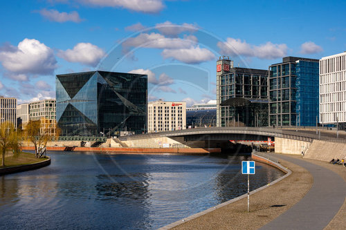 Hauptbahnhof und 3XN Cube Berlin