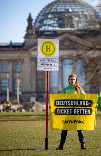 Greenpeace Aktion zum Deutschlandticket