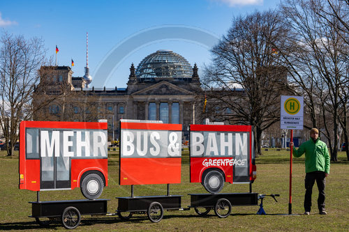 Greenpeace Aktion zum Deutschlandticket