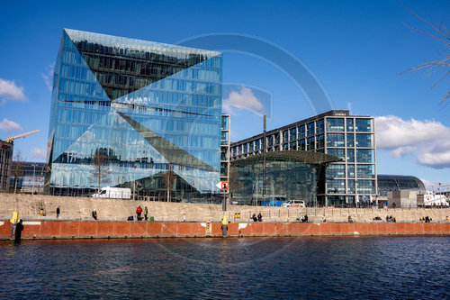 Spree und Berliner Hauptbahnhof