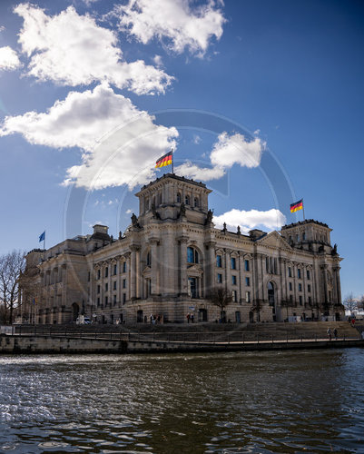 Reichstag am Spreeufer