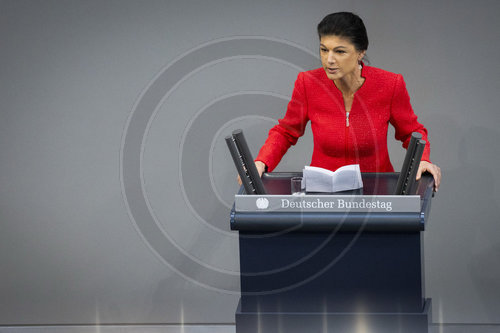 Sahra Wagenknecht waehrend der Sondersitzung im Deutschen Bundestag