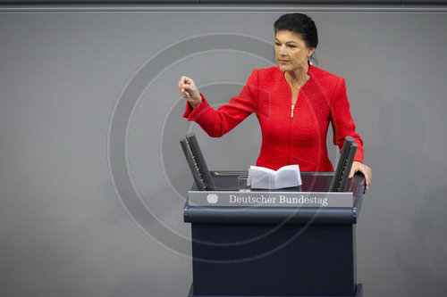 Sahra Wagenknecht waehrend der Sondersitzung im Deutschen Bundestag