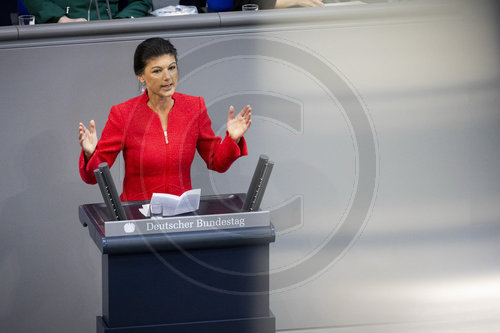 Sahra Wagenknecht waehrend der Sondersitzung im Deutschen Bundestag