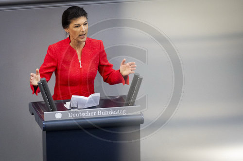 Sahra Wagenknecht waehrend der Sondersitzung im Deutschen Bundestag