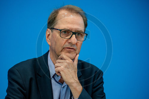 Bundespressekonferenz mit Profi. Dr. Dirk Messner