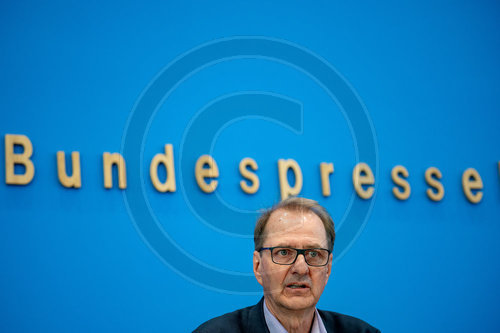 Bundespressekonferenz mit Profi. Dr. Dirk Messner