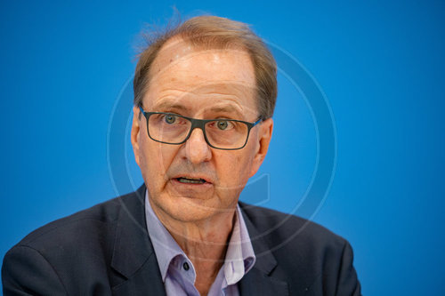 Bundespressekonferenz mit Profi. Dr. Dirk Messner