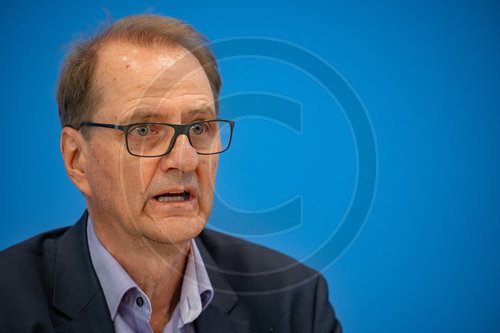 Bundespressekonferenz mit Profi. Dr. Dirk Messner