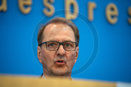 Bundespressekonferenz mit Profi. Dr. Dirk Messner