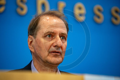 Bundespressekonferenz mit Profi. Dr. Dirk Messner