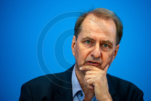 Bundespressekonferenz mit Profi. Dr. Dirk Messner