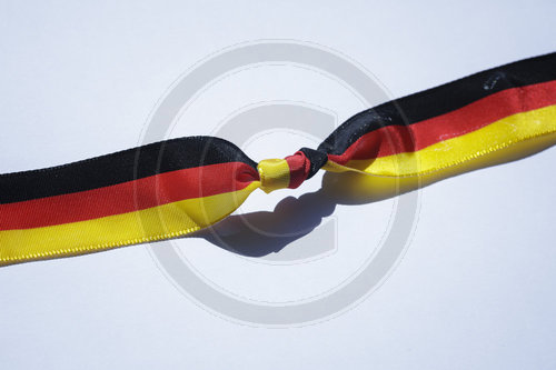 Schwarz Rot Gold mit Knoten