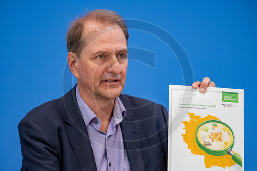 Bundespressekonferenz mit Profi. Dr. Dirk Messner