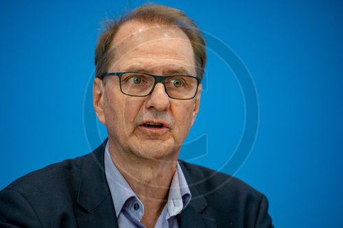 Bundespressekonferenz mit Profi. Dr. Dirk Messner