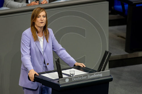 Carmen Wegge haelt Rede im Bundestag