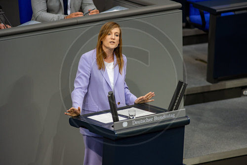 Carmen Wegge haelt Rede im Bundestag