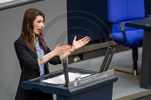 Donata Vogtschmidt haelt Rede im Bundestag