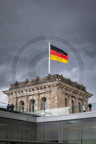Flagge am Reichstagsgebaeude