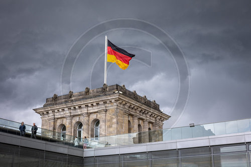 Flagge am Reichstagsgebaeude