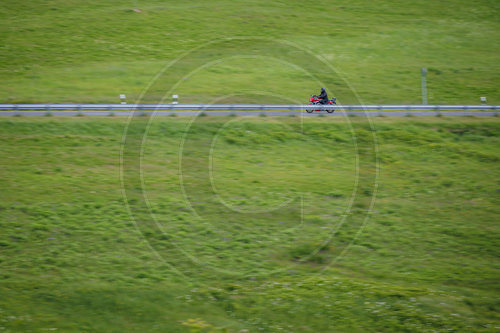 Motorrad auf Landstrasse
