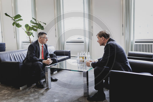 Aussenminister Wadephul empfaengt Gideon Sa‚Äö√Ñ√¥ar