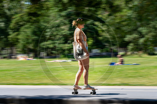 Skateboard im Park