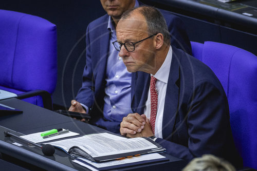 Bundeskanzler Merz bei Regierungsbefragung