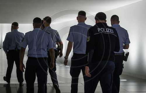 Polizei im Reichstag