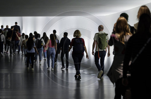 Besucher im Reichstag