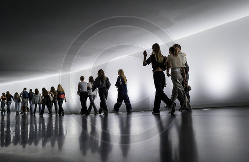 Besucher im Reichstag