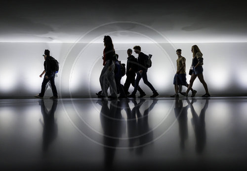 Besucher im Reichstag