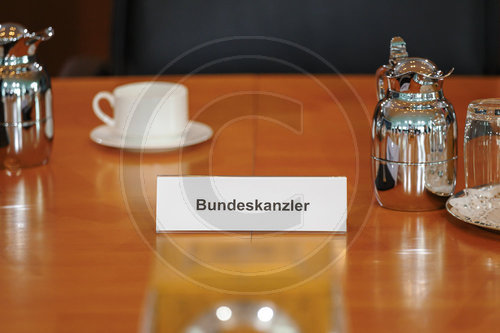 Schild - Bundeskanzler - Kabinettstisch
