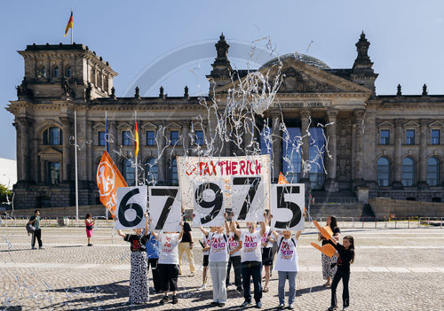 tax the rich Demo vor dem Bundestag