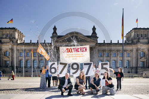 tax the rich Demo vor dem Bundestag