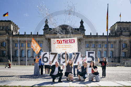 tax the rich Demo vor dem Bundestag