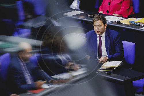 Deutscher Bundestag beraet ueber Haushalt 2025