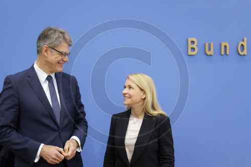 Evelyn Palla und Verkehrsminister Schnieder