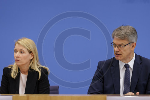 Evelyn Palla mit Verkehrsminister Schnieder