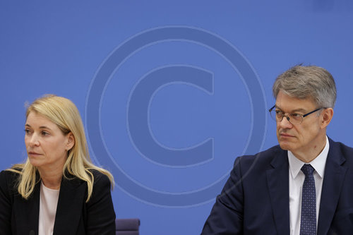 Evelyn Palla mit Verkehrsminister Schnieder