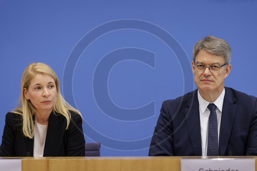 Evelyn Palla mit Verkehrsminister Schnieder