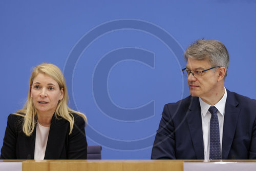 Evelyn Palla mit Verkehrsminister Schnieder